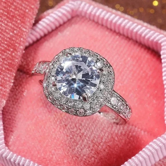 New Luxurious Silver Square Cut Diamond Ring - Picture 5 of 6